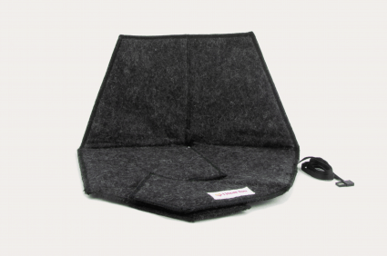 Heather in the color black. An almost black natural color that goes with anything. Picture from front.