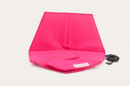 Heather i färgen pink som är en starkt rosa färg, troligen den mest rosa färgen som någonsin funnits. Fotad framifrån.