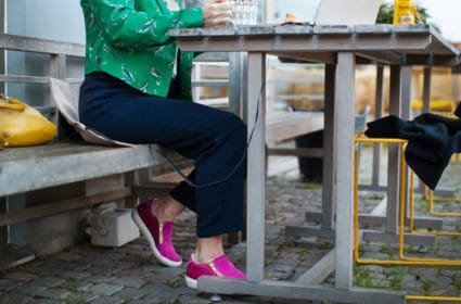 Woman sitting on a Heather at a cafe