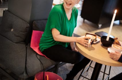 Woman sitting on a Heather at a cafe